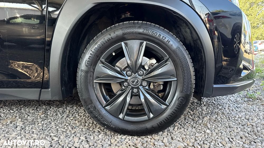 Lexus UX 250h FWD Executive - 13