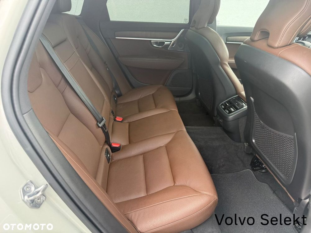 Volvo V90 Cross Country - 36