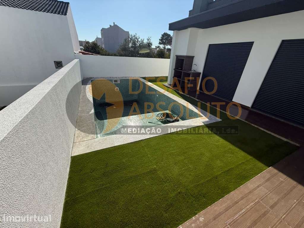 Moradia Isolada T4 (2 Suites) c/ Piscina e Jardim. Fernão Ferro - Grande imagem: 5/36