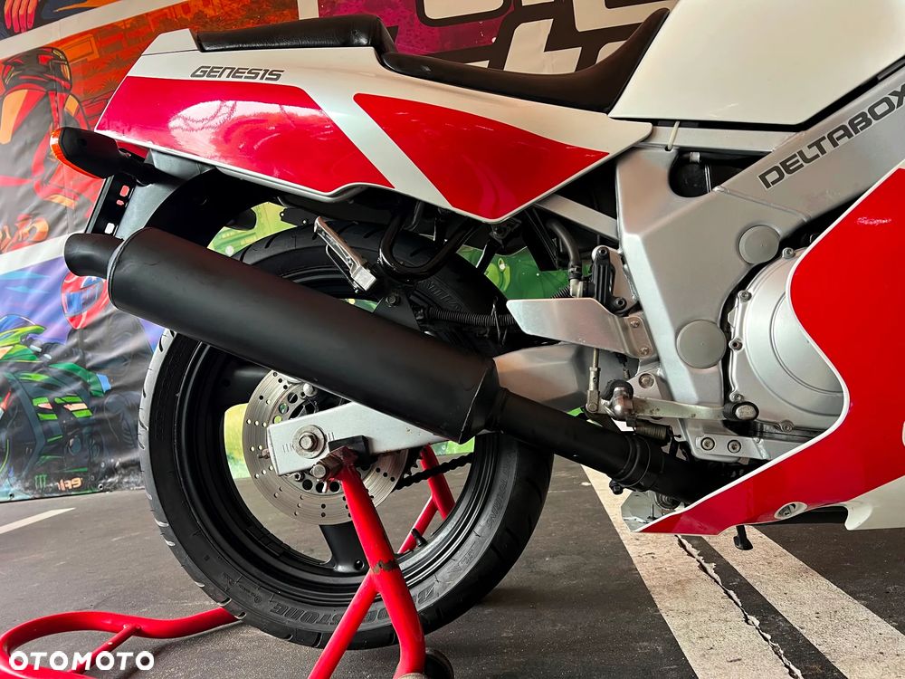 Yamaha FZR - 10
