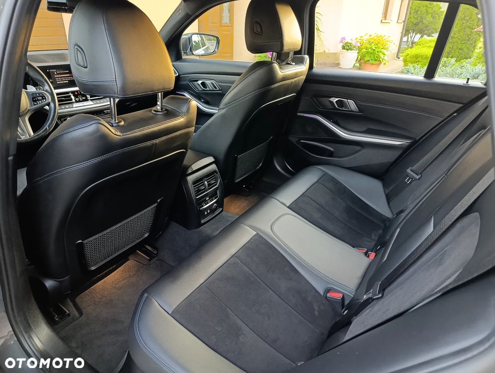 BMW Seria 3 330i M Sport sport - 22