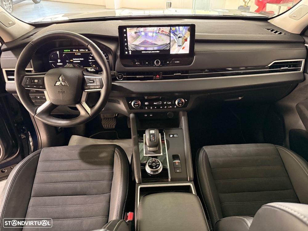 Mitsubishi Outlander - 11