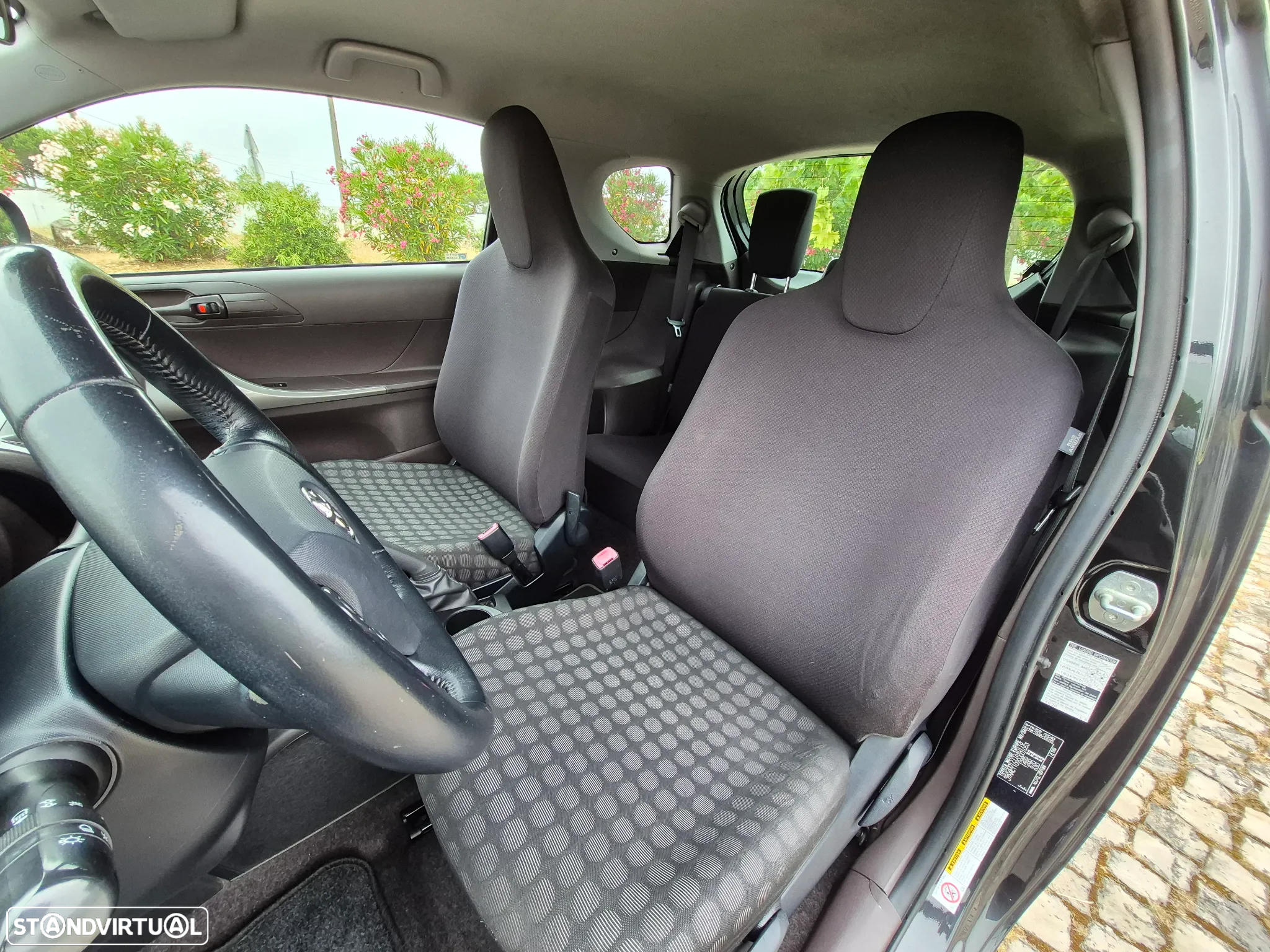 Toyota iQ 1.4 D-4D - 12