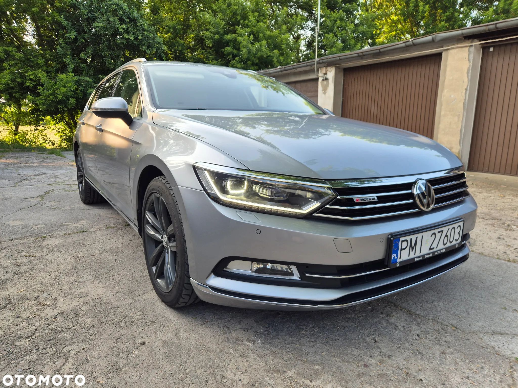 Volkswagen Passat - 1