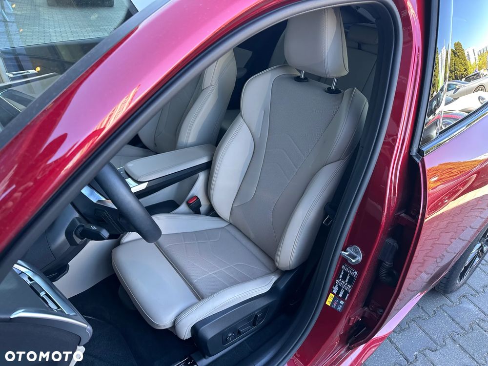 BMW iX2 eDrive20 66.5kWh M Sport - 10