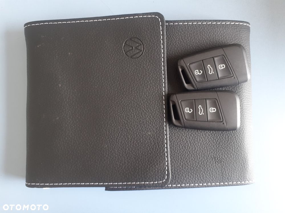 Volkswagen Passat - 25