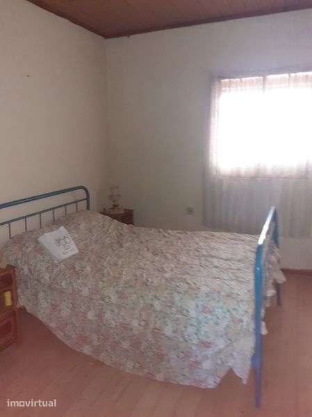 Vende-se Casa com anexos e quintal  no concelho  de  Mogadouro. - Grande imagem: 5/8