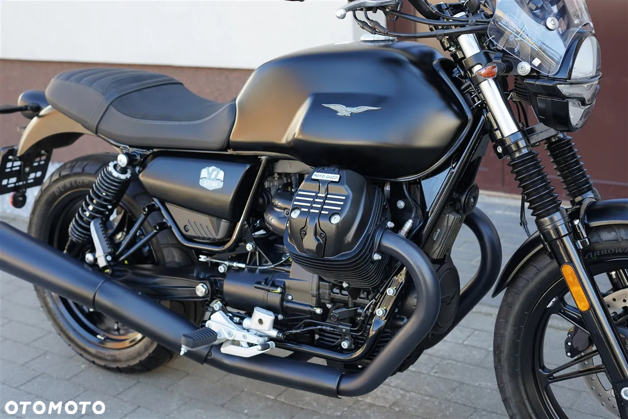 Moto Guzzi V7 - 12