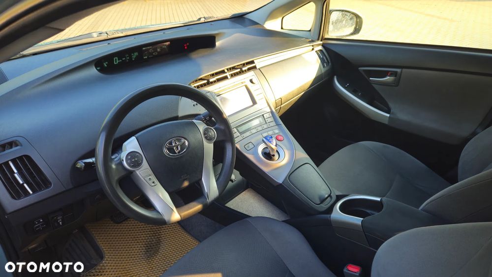 Toyota Prius ver-1-8-hsd-prestige - 6
