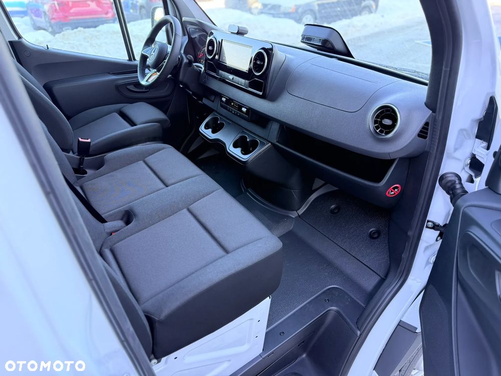 Mercedes-Benz Sprinter - 20