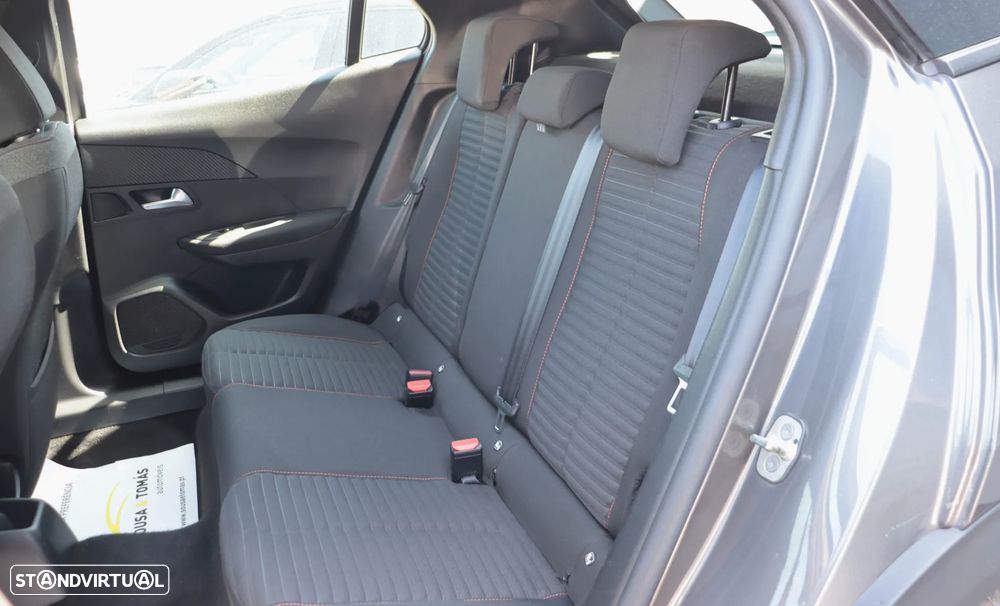 Peugeot 2008 1.2 PureTech Active EAT8 — fotografia 17