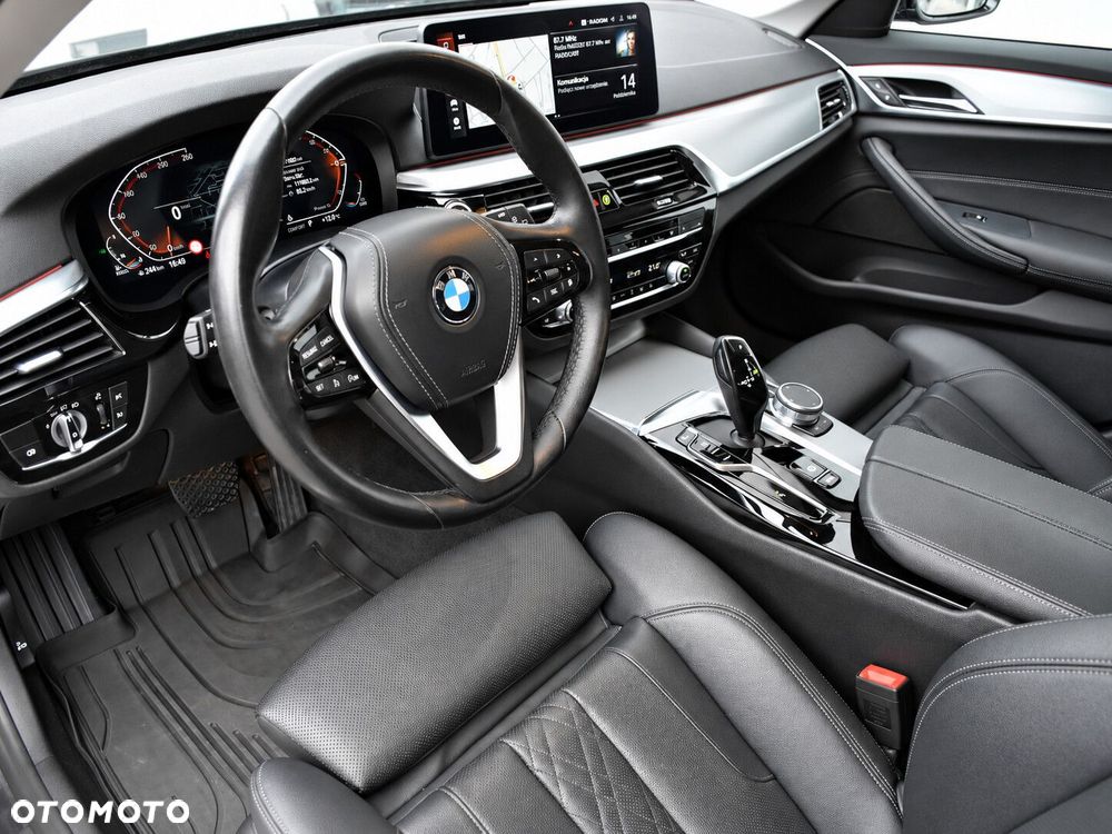 BMW Seria 5 520d xDrive - 11