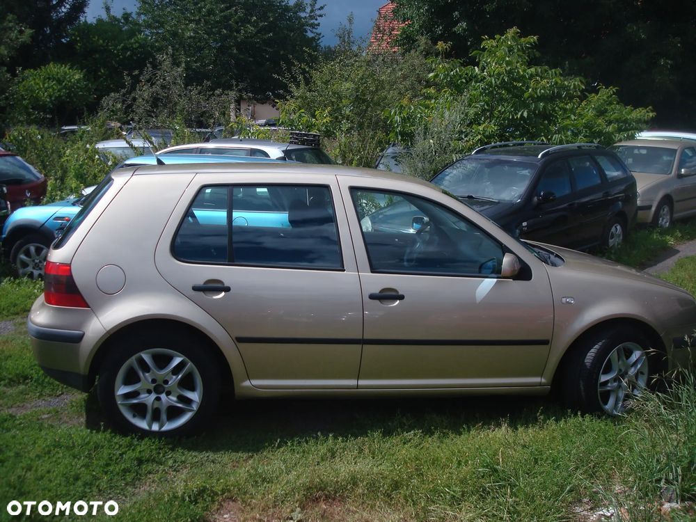 Volkswagen Golf - 16