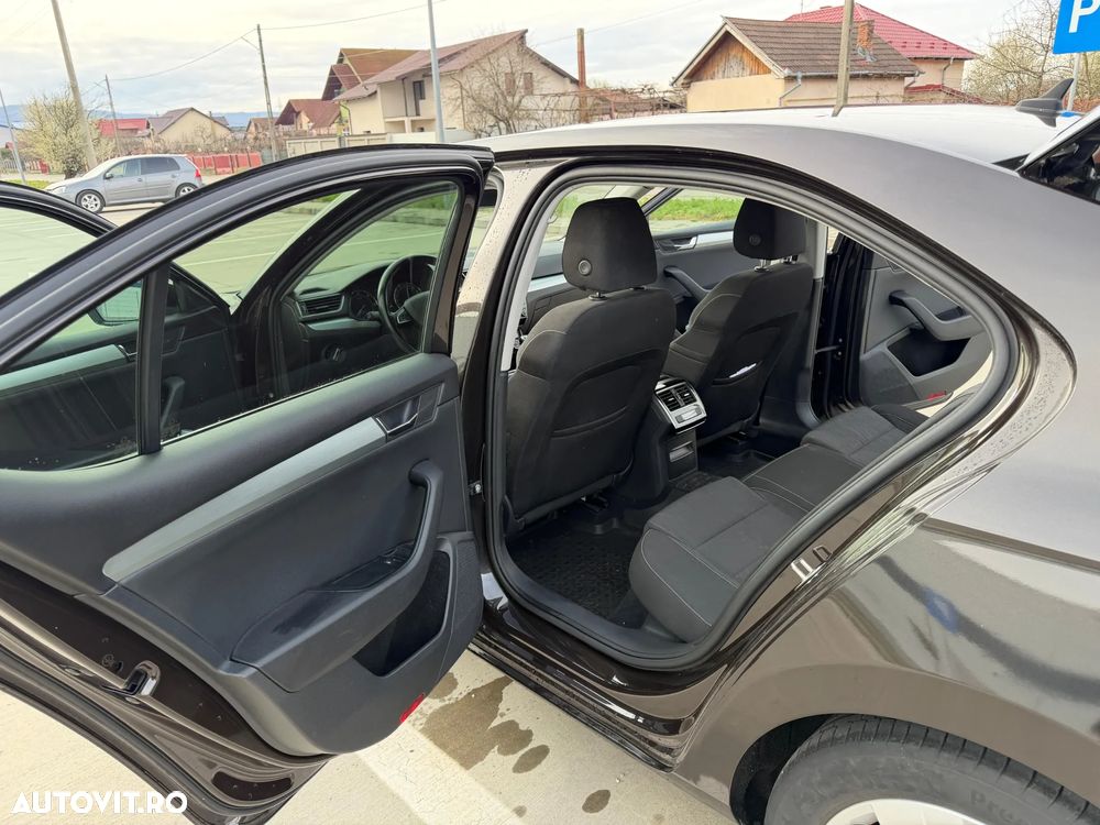 Skoda Superb 2.0 TDI Ambition - 14