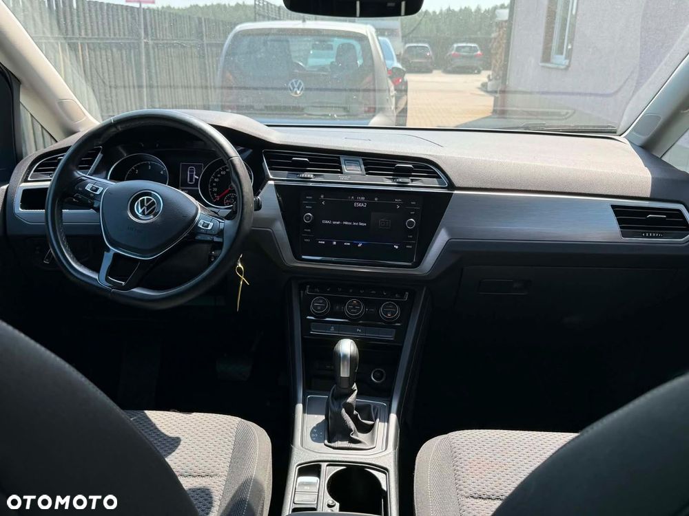 Volkswagen Touran - 11