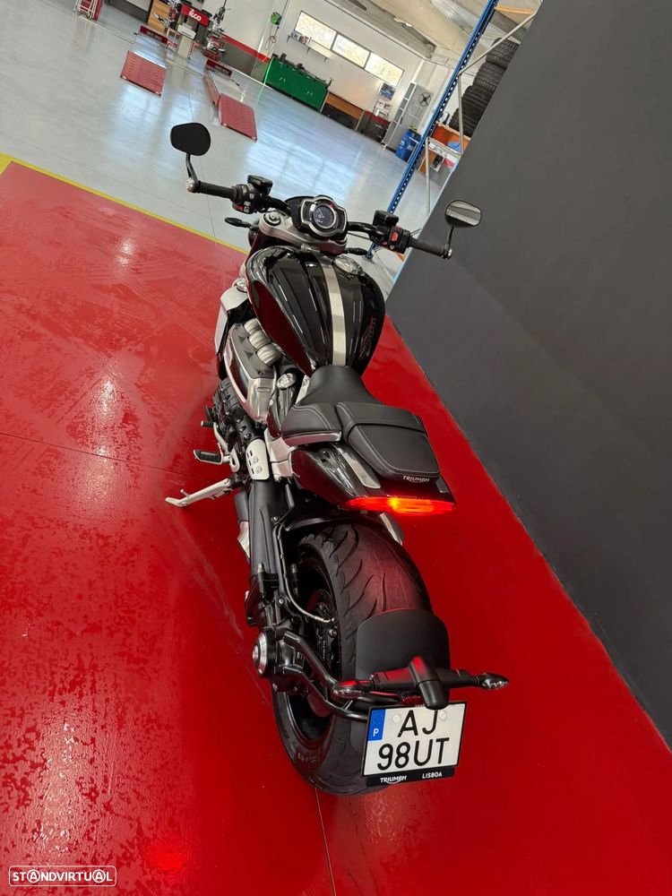 Triumph Rocket R - 15