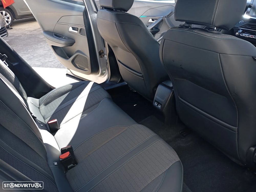 Peugeot 2008 PureTech 130 EAT8 Allure Pack - 13