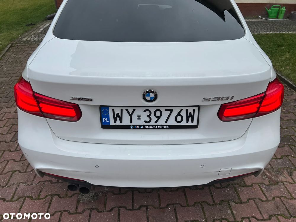 BMW Seria 3 330i M Sport - 9