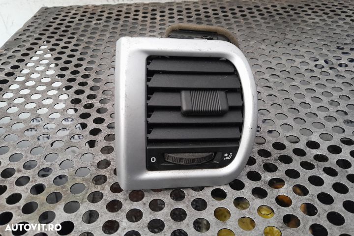 Grila ventilatie bord dreapta 5J0819701C Skoda Fabia 5J [2007 - 2010] - 8