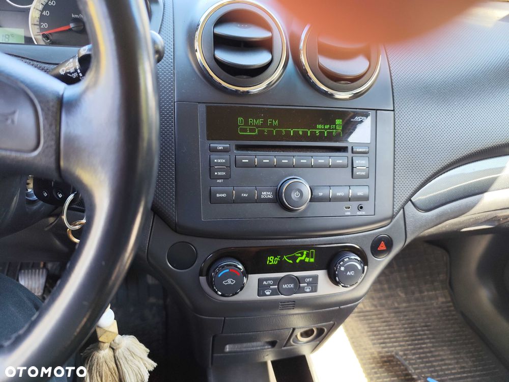 Chevrolet Aveo - 5