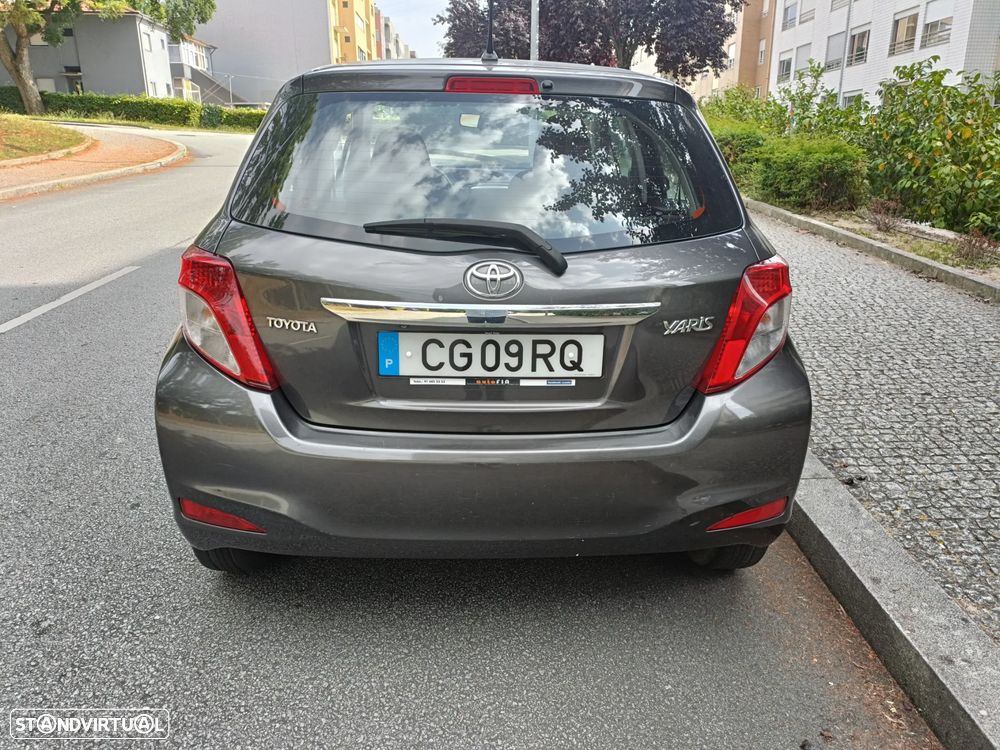 Toyota Yaris 1.4 D-4D High Pack+NAVI - 6