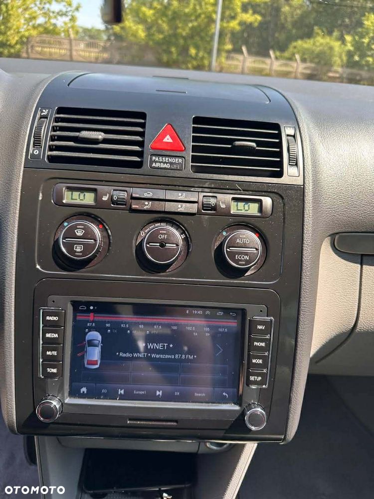 Volkswagen Touran 2.0 FSI Highline - 15