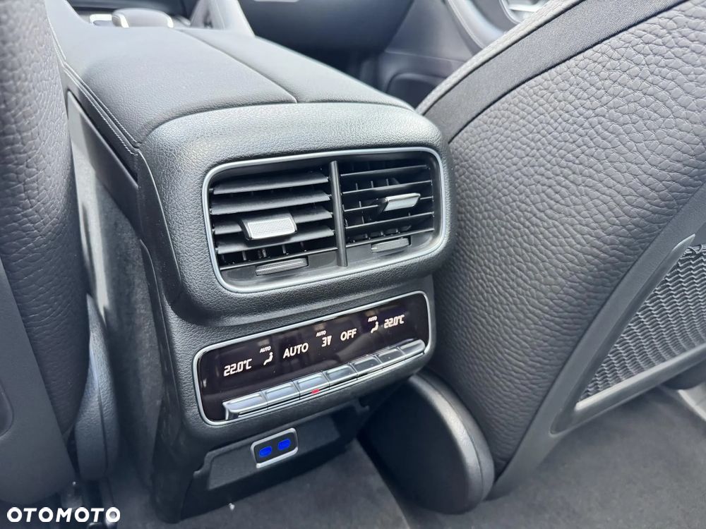 Mercedes-Benz GLS - 22