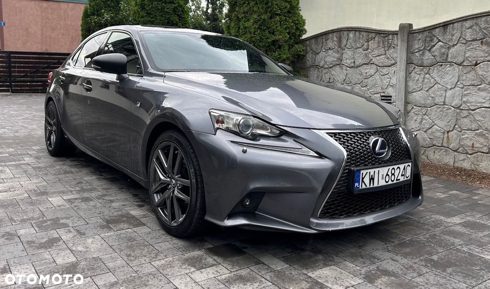 Lexus IS 300h F Sport - 1