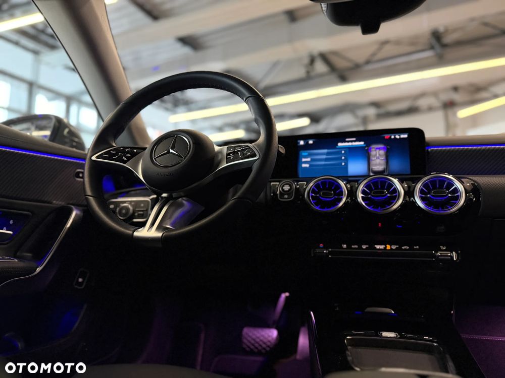 Mercedes-Benz CLA 180 Progressive 7G-DCT - 11