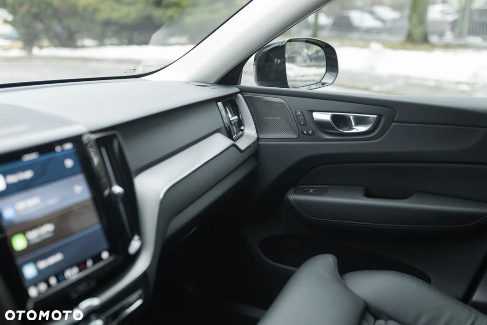 Volvo XC 60 B4 D AWD Plus Dark - 12