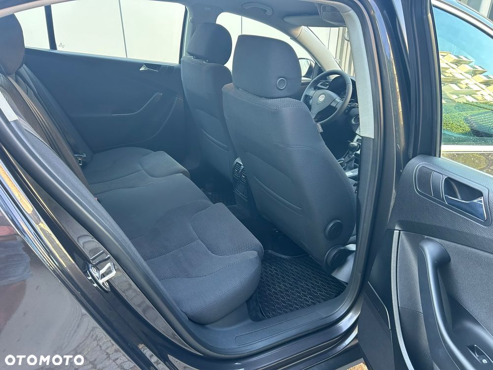 Volkswagen Passat 1.6 FSI Comfortline - 16