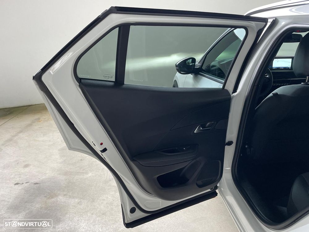 Peugeot 2008 PureTech 130 EAT8 Allure Pack - 26