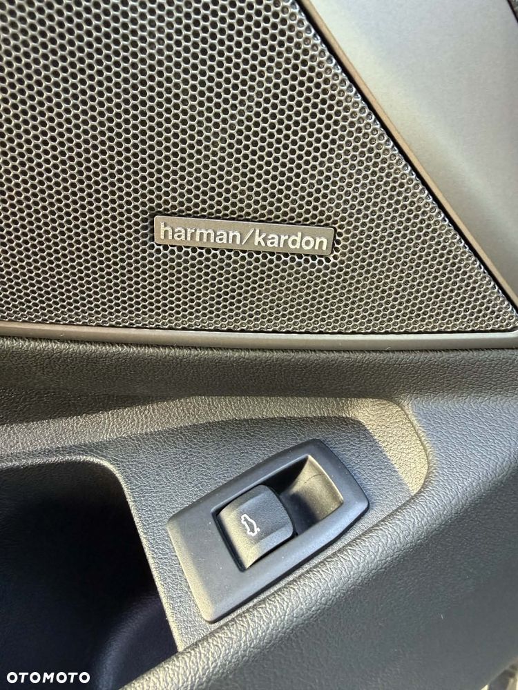 BMW Seria 3 330i M Sport sport - 9