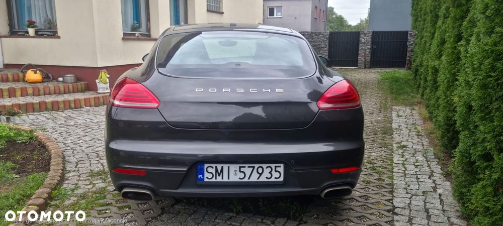 Porsche Panamera - 4