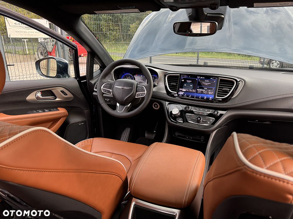 Chrysler Pacifica - 29