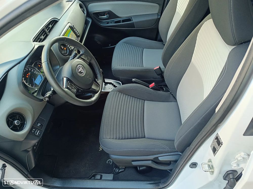 Toyota Yaris 1.5 HSD Comfort+Navi - 9