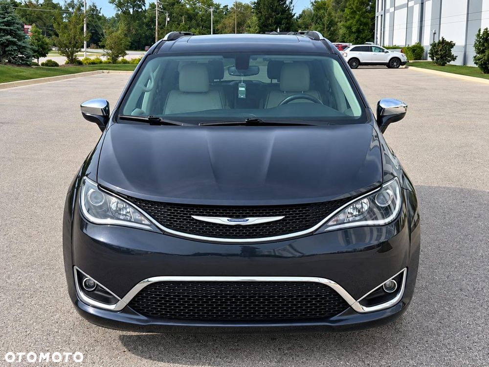 Chrysler Pacifica - 2