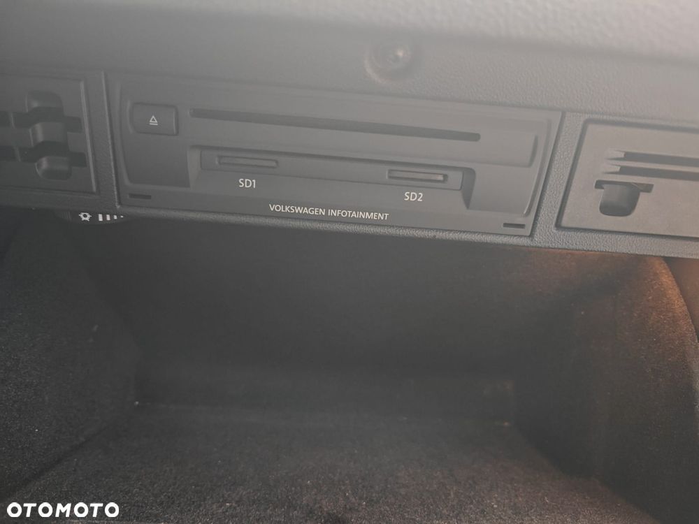 Volkswagen Golf Variant 2.0 TDI SCR DSG R-Line - 34