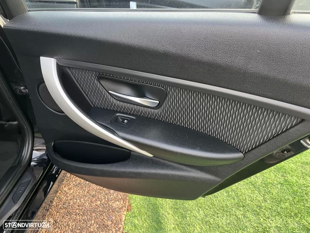 BMW 320 d Touring Aut. Sport Line - 42