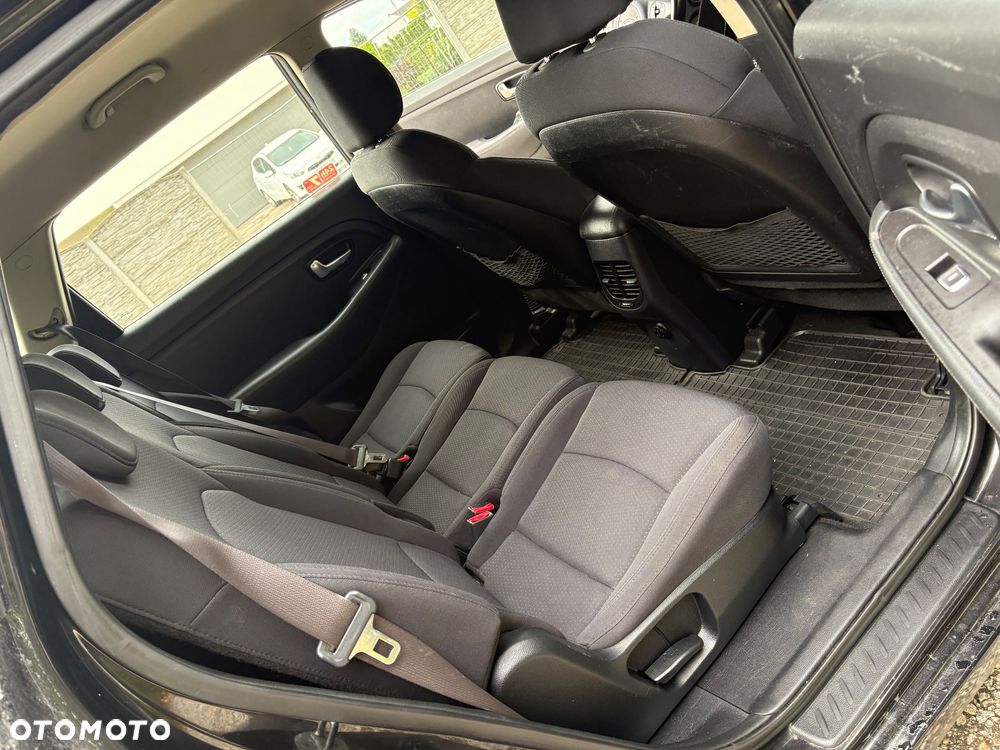 Kia Carens - 20