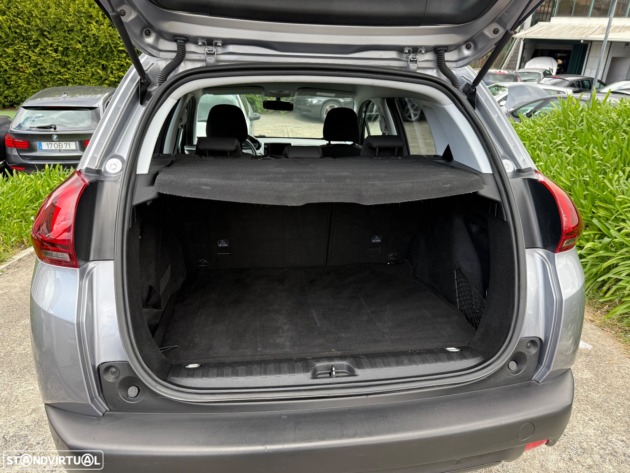 Peugeot 2008 1.2 PureTech Allure - 12