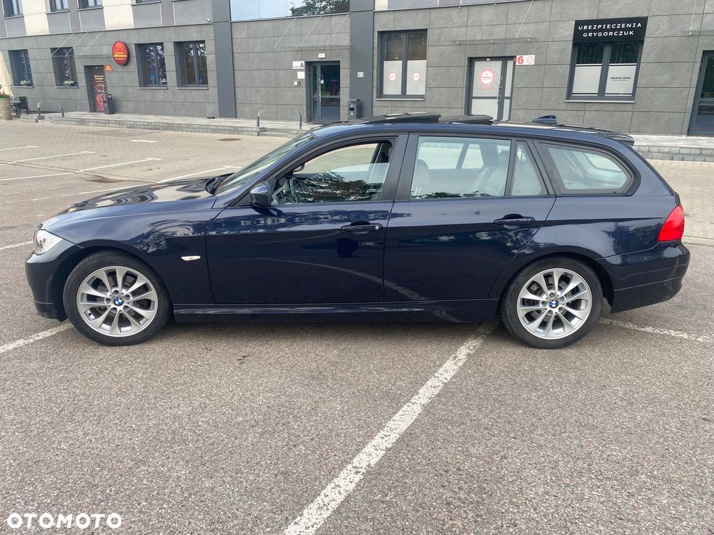 BMW Seria 3 318i - 4