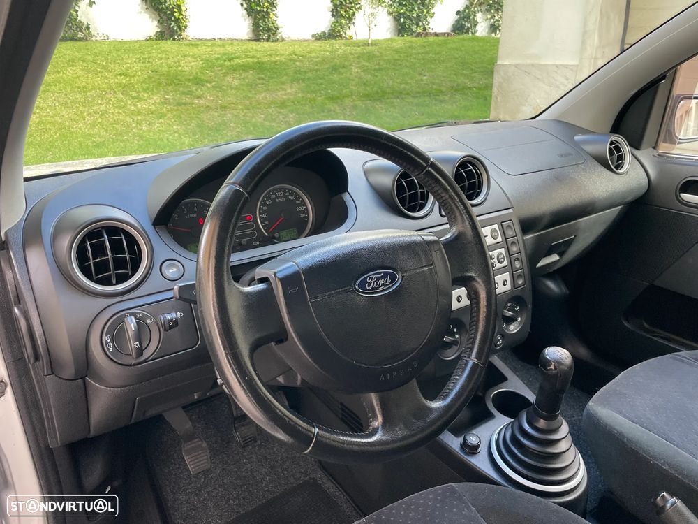 Ford Fiesta 1.25 Ghia - 7