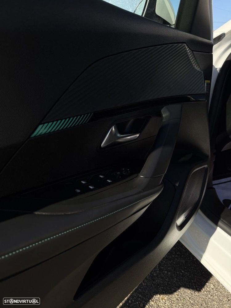 Peugeot 2008 1.2 PureTech Allure Pack EAT8 - 10