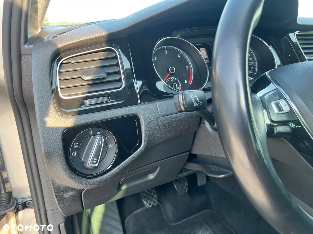 Volkswagen Golf 2.0 TDI SCR Highline - 19