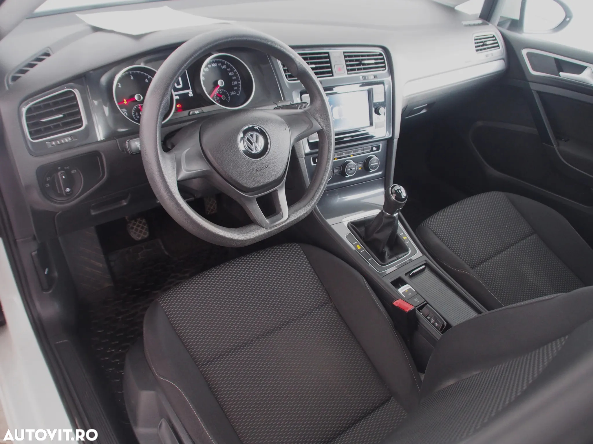 Volkswagen Golf 1.6 TDI Trendline - 8