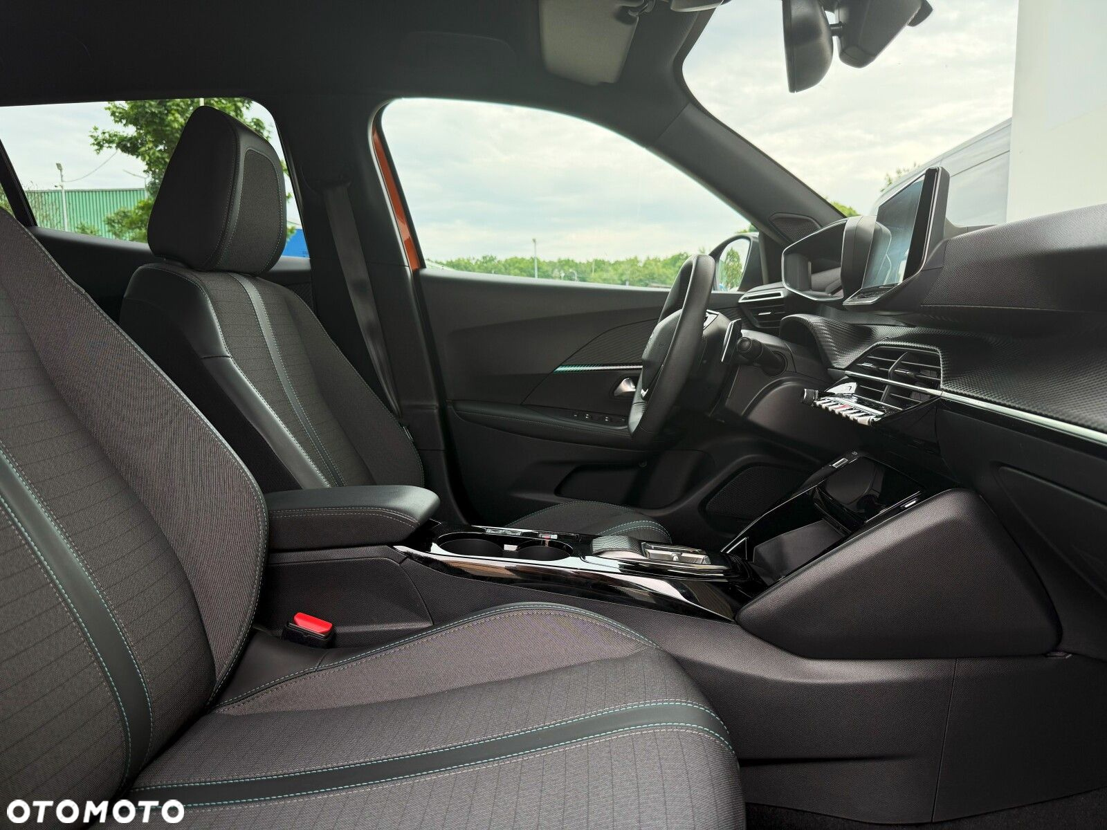 Peugeot 2008 1.2 PureTech Allure Pack S&S EAT8 - 29