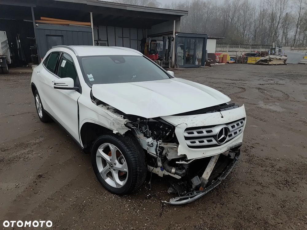 Mercedes-Benz GLA - 7