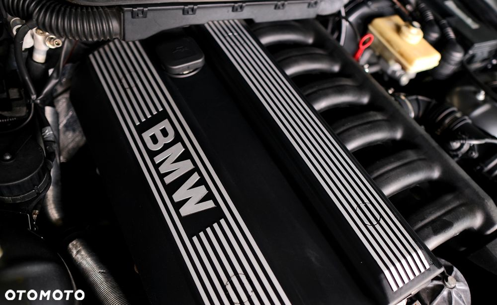 BMW Seria 3 325i - 40
