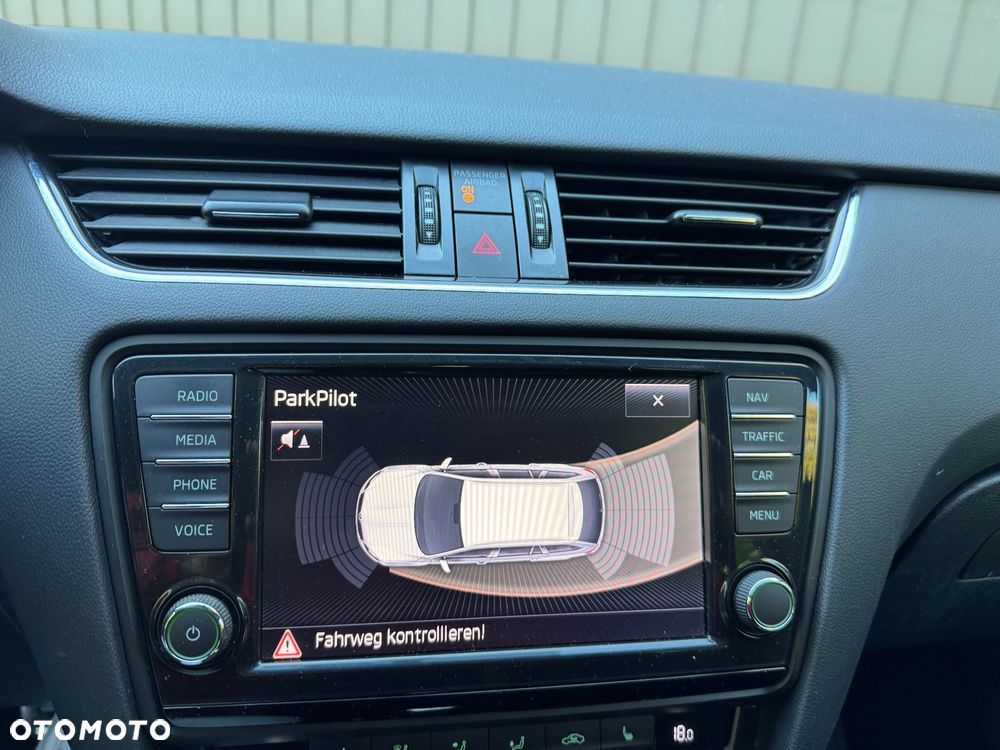 Skoda Octavia 2.0 TDI DSG RS - 37
